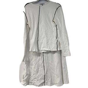 Since 2005 Large Pleated White Ribbed 2 piece set with Dark Edges